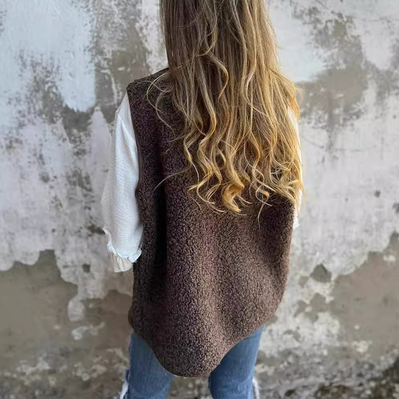 Naomi | Měkká a útulná podzimní vesta s knoflíky